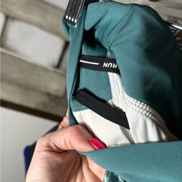 Under Armour Women’s Teal Green Athletic Running Shorts - Picture 3 of 6